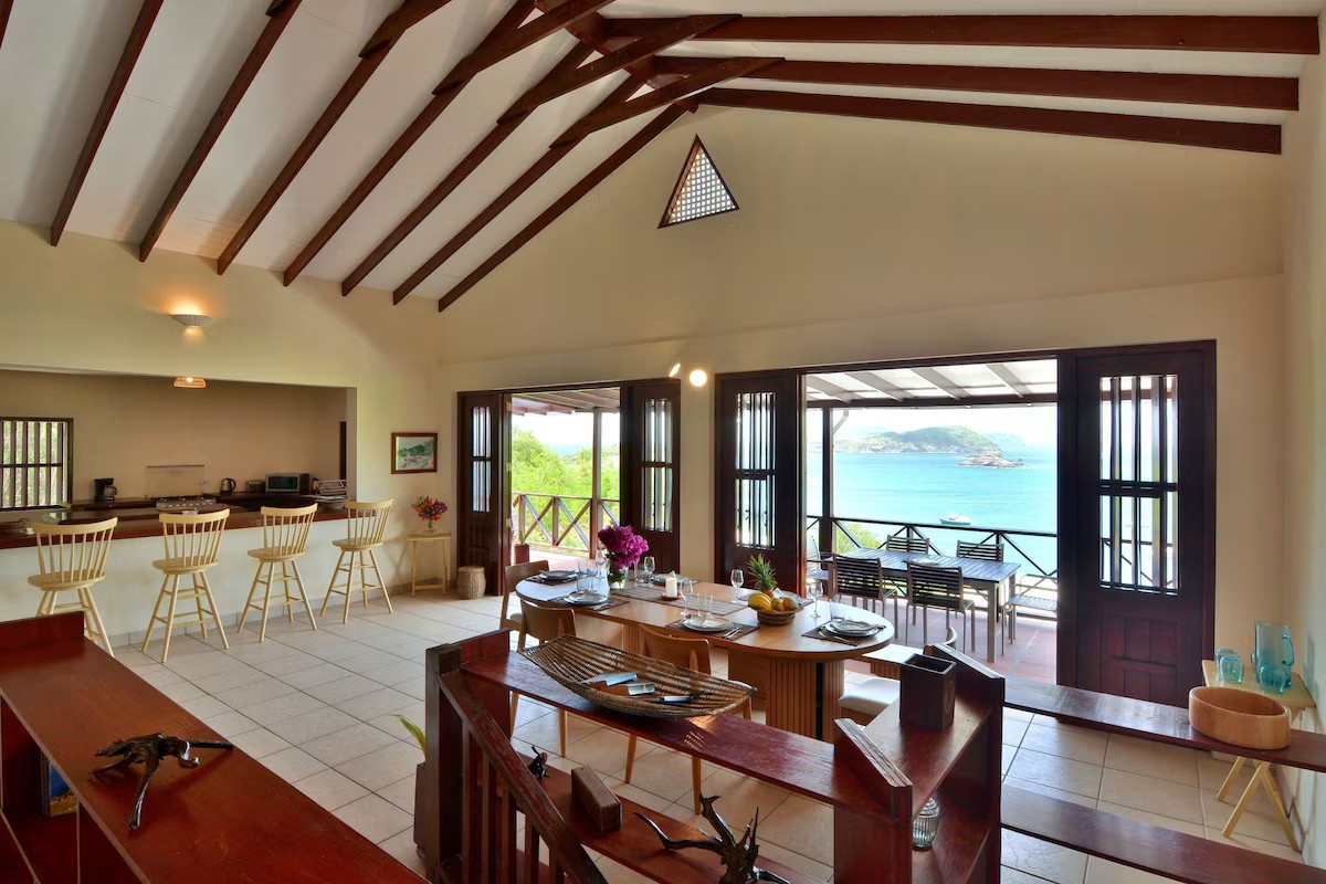 Villa Marisol open-plan dining area with ocean view